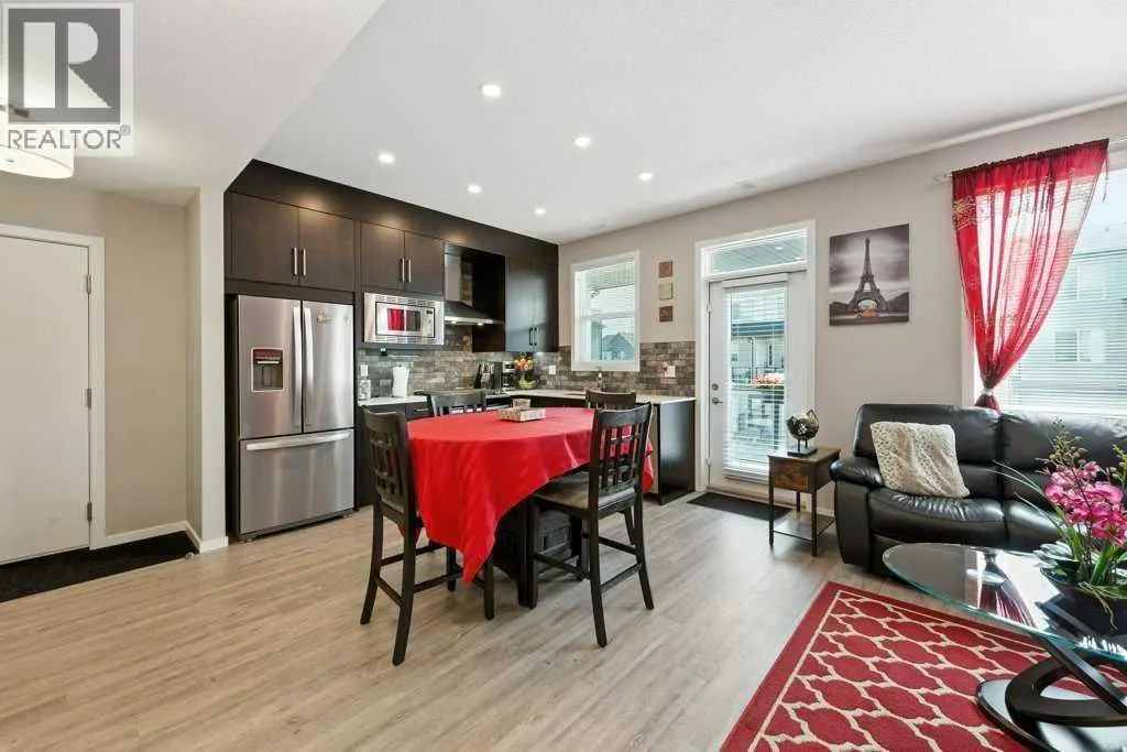 201, 120 Redstone Walk NE