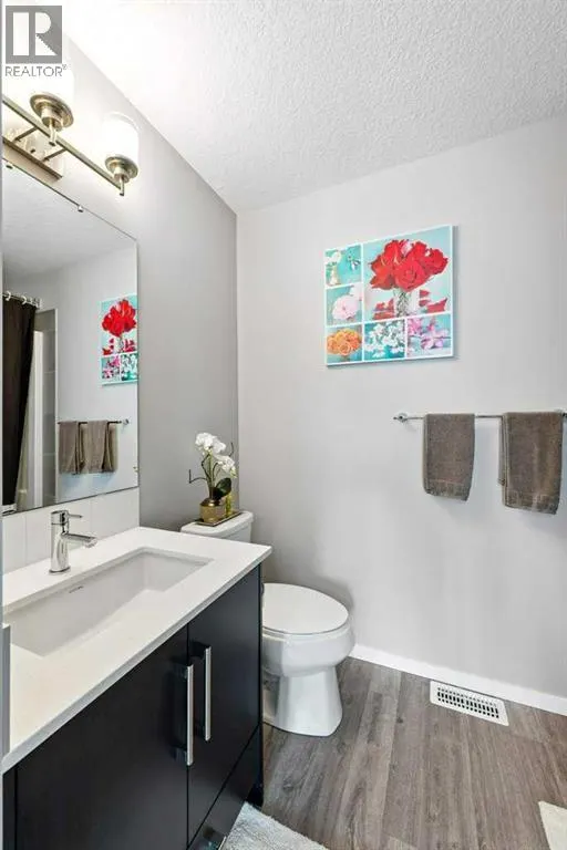 201, 120 Redstone Walk NE