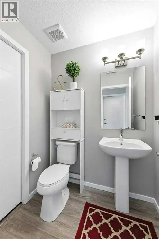201, 120 Redstone Walk NE