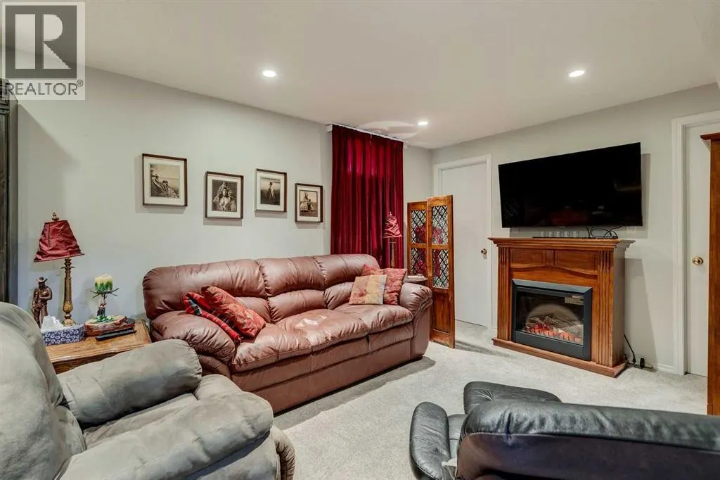 888 Riverbend Drive SE