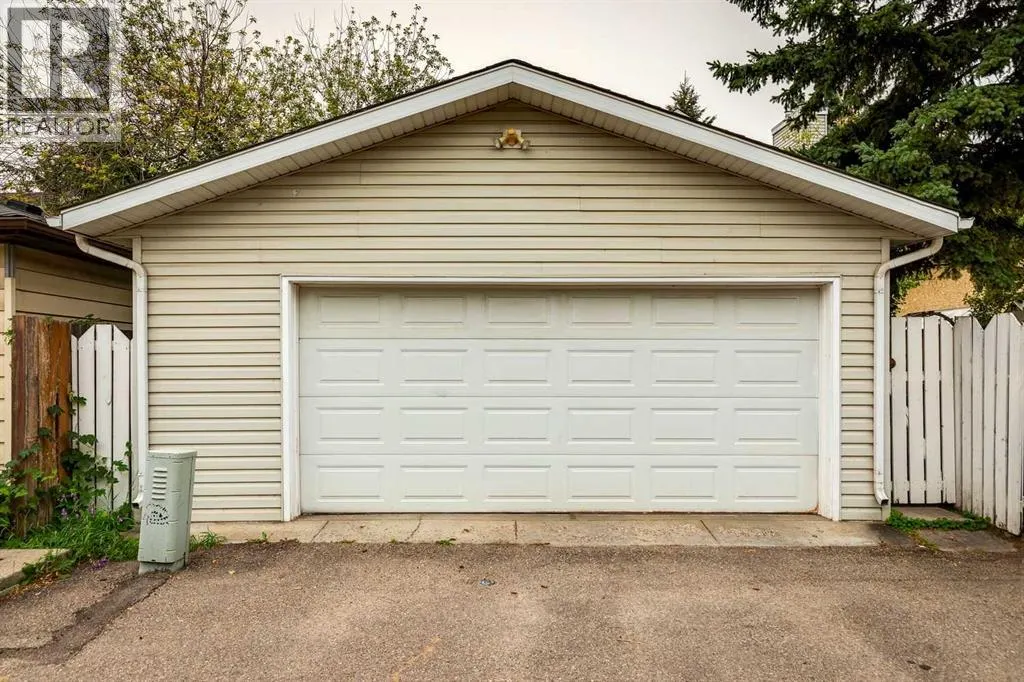 888 Riverbend Drive SE