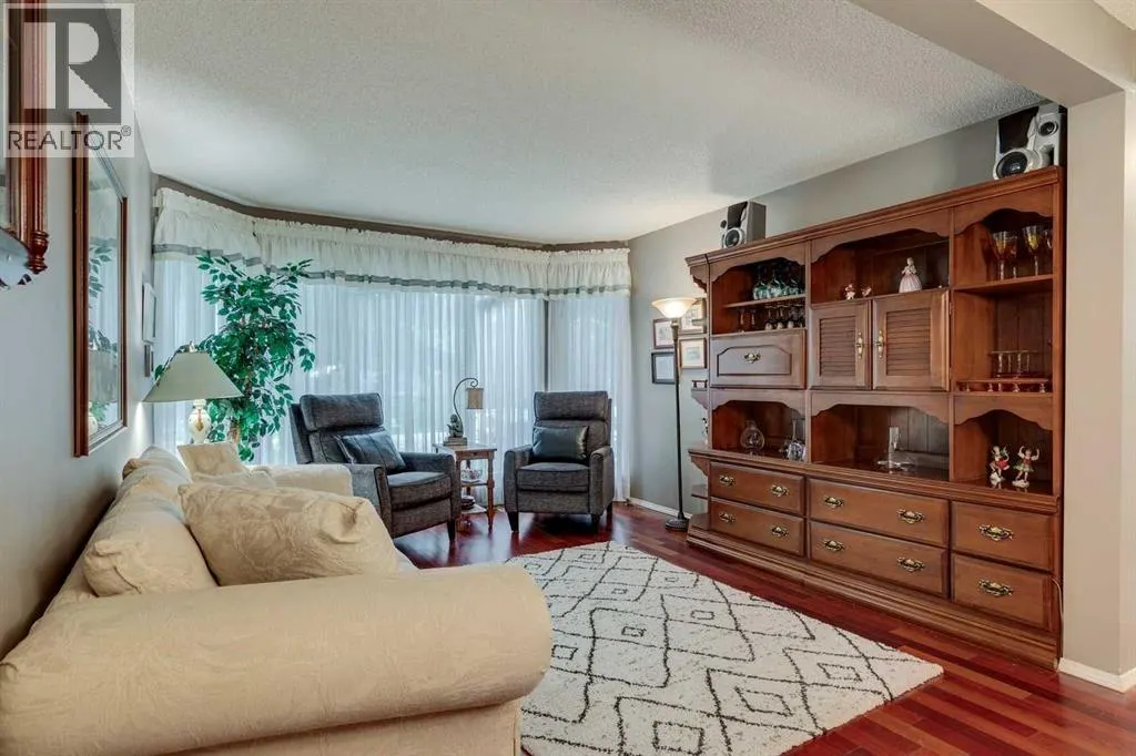 888 Riverbend Drive SE