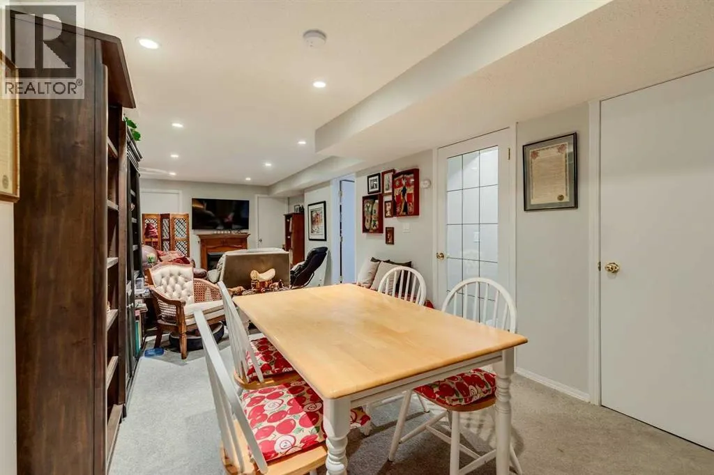 888 Riverbend Drive SE