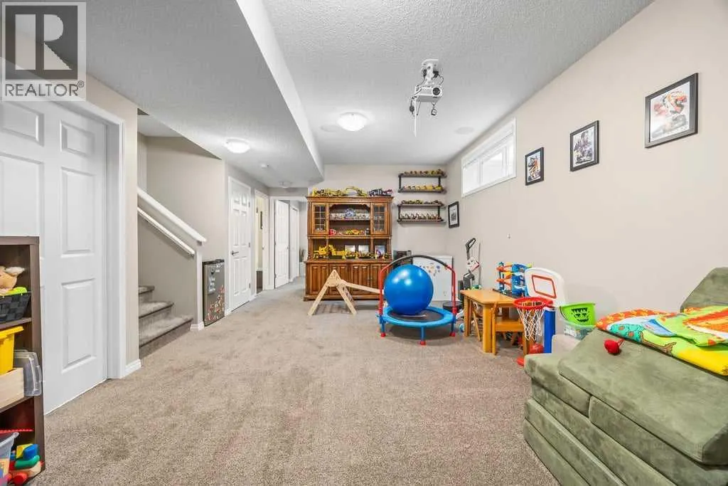 512 River Heights Green