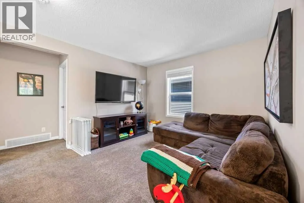 512 River Heights Green