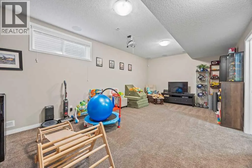 512 River Heights Green