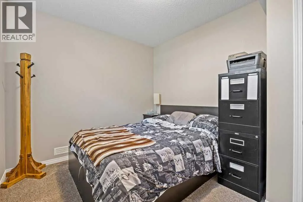 512 River Heights Green