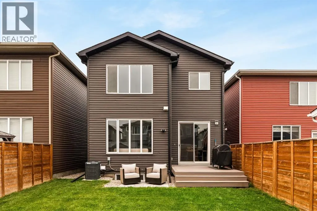 229 Walgrove Way SE