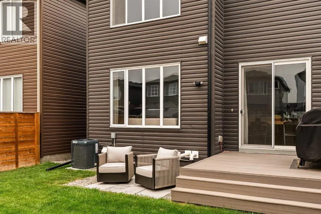 229 Walgrove Way SE