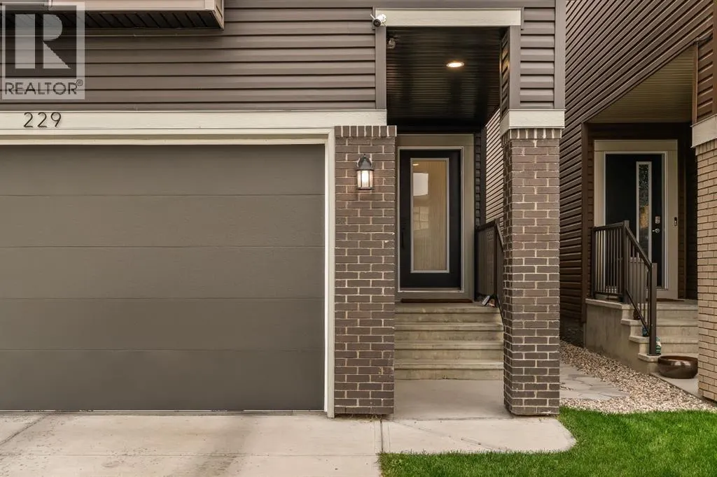 229 Walgrove Way SE
