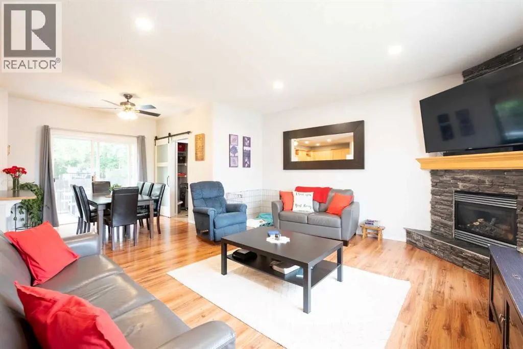 215 Allen Crescent