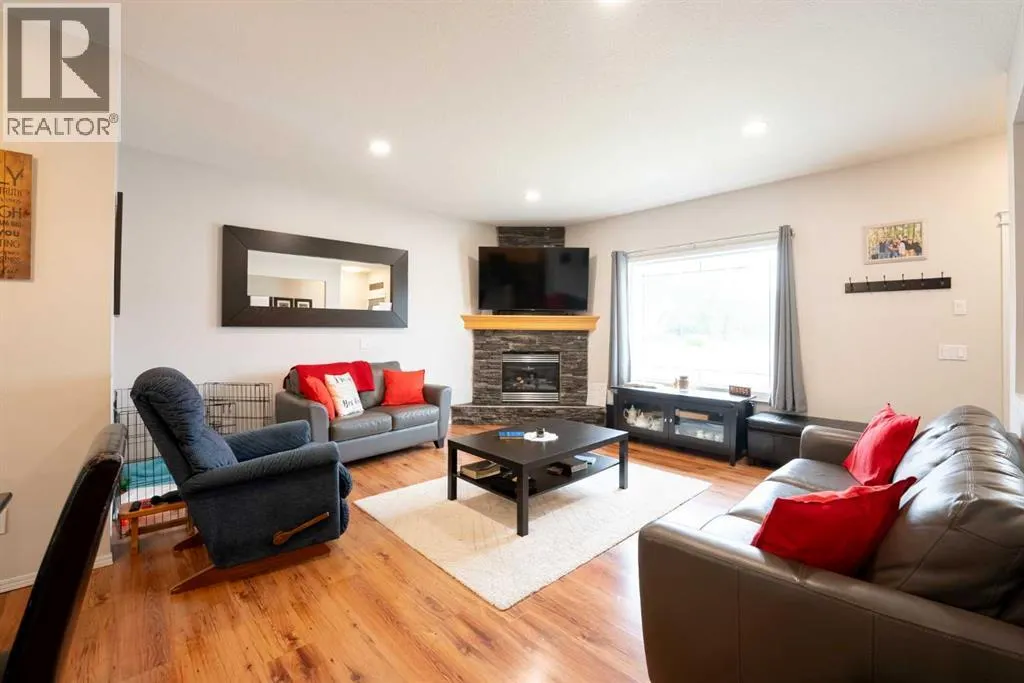215 Allen Crescent