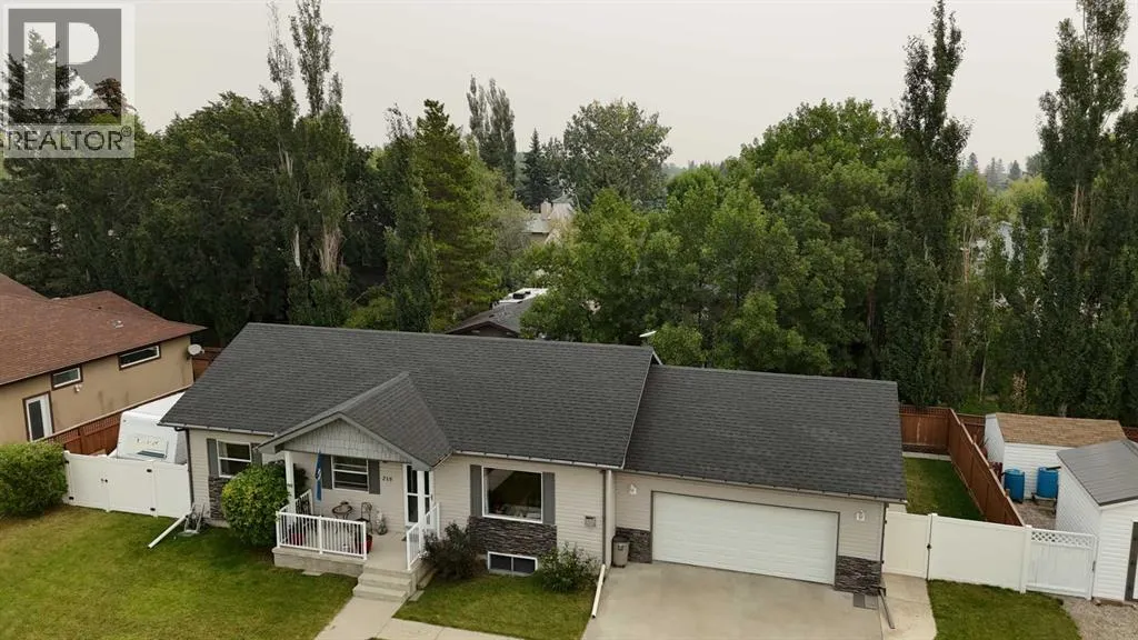 215 Allen Crescent