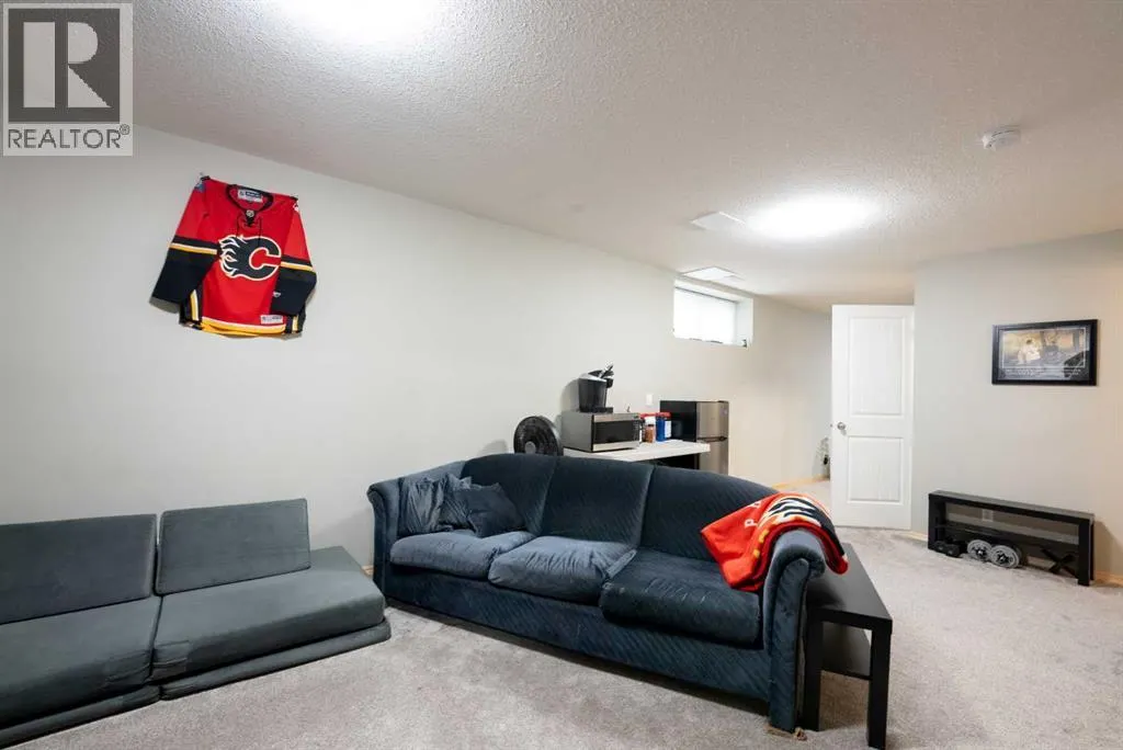 215 Allen Crescent