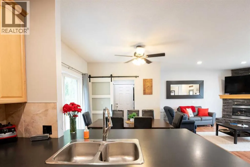 215 Allen Crescent
