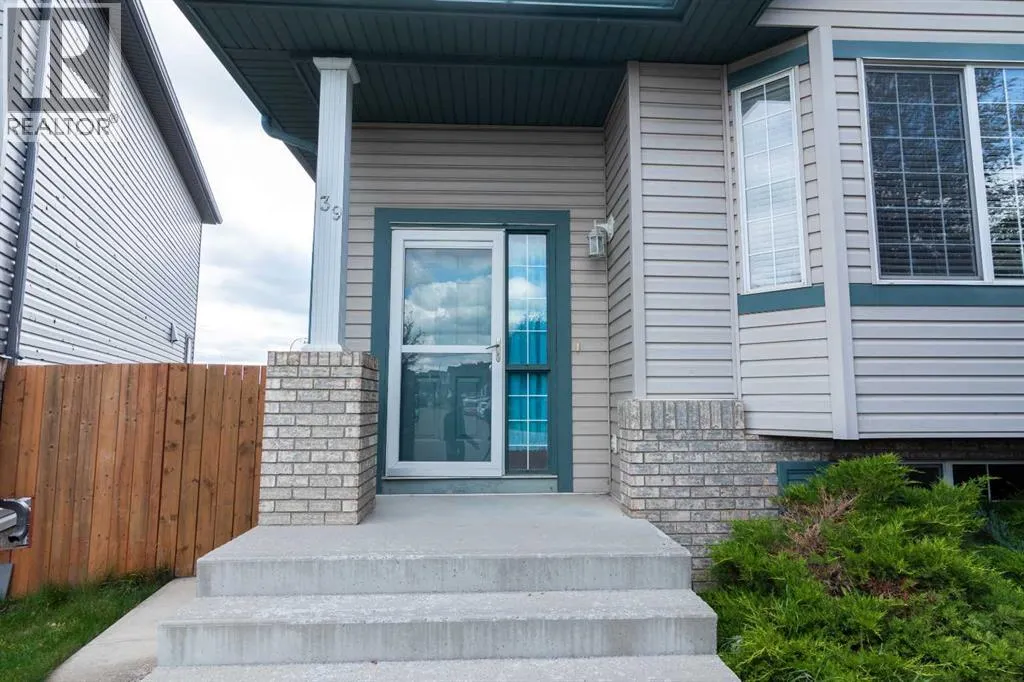 39 Saddlemont Manor NE