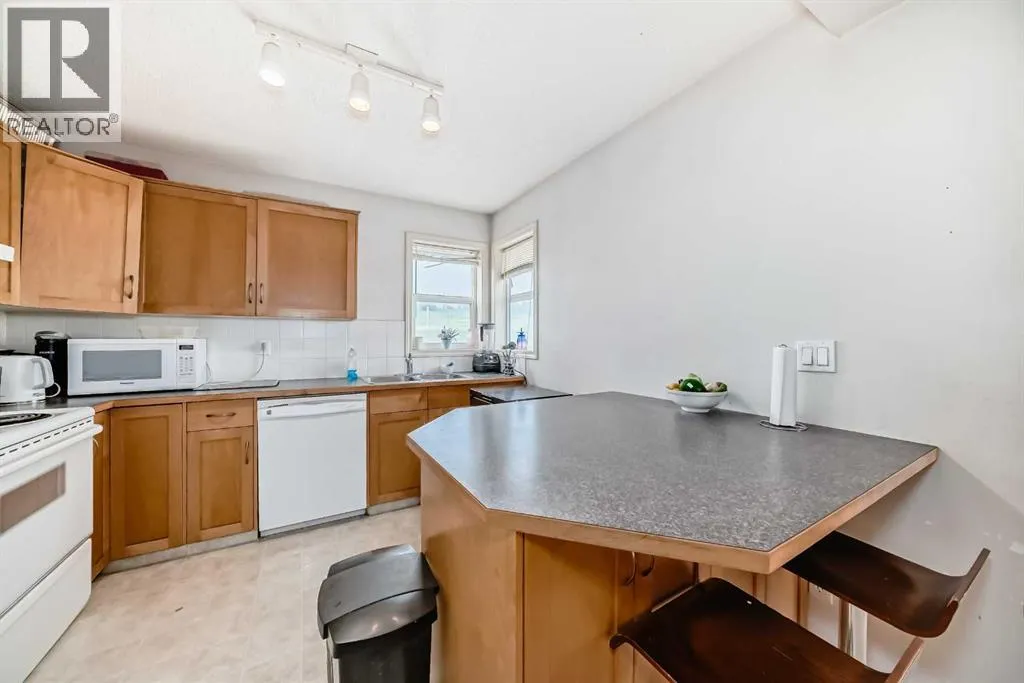 28, 200 Hidden Hills Terrace NW