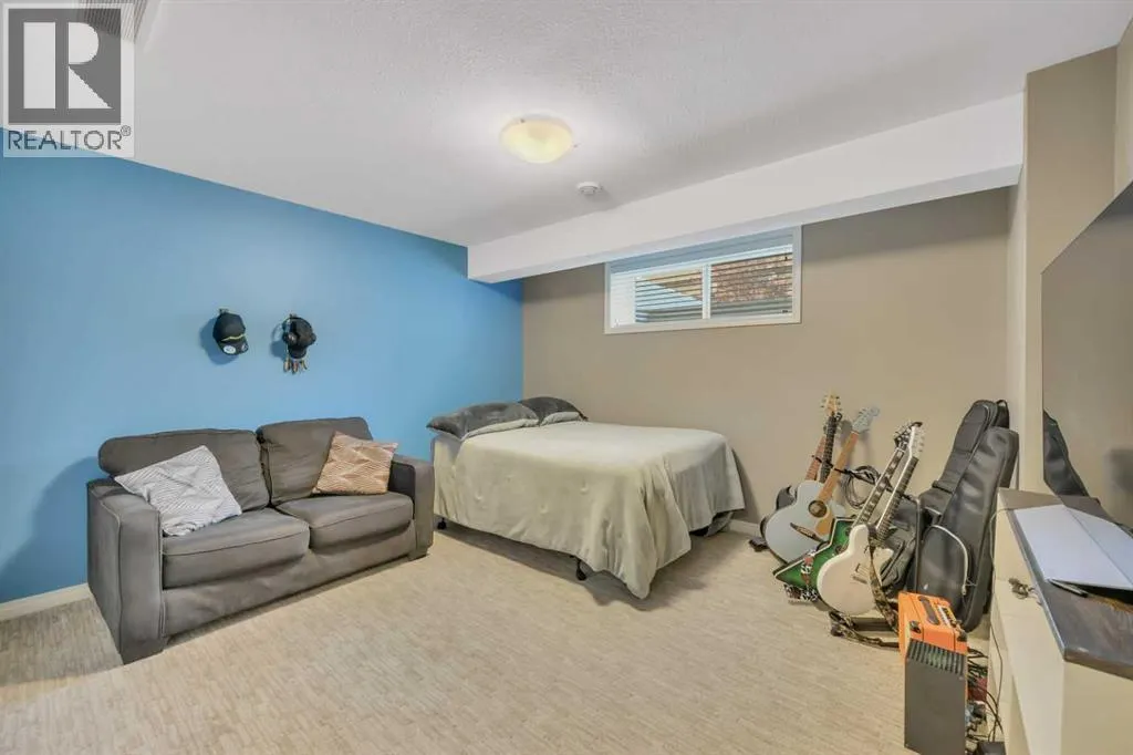 34 Leaside Crescent