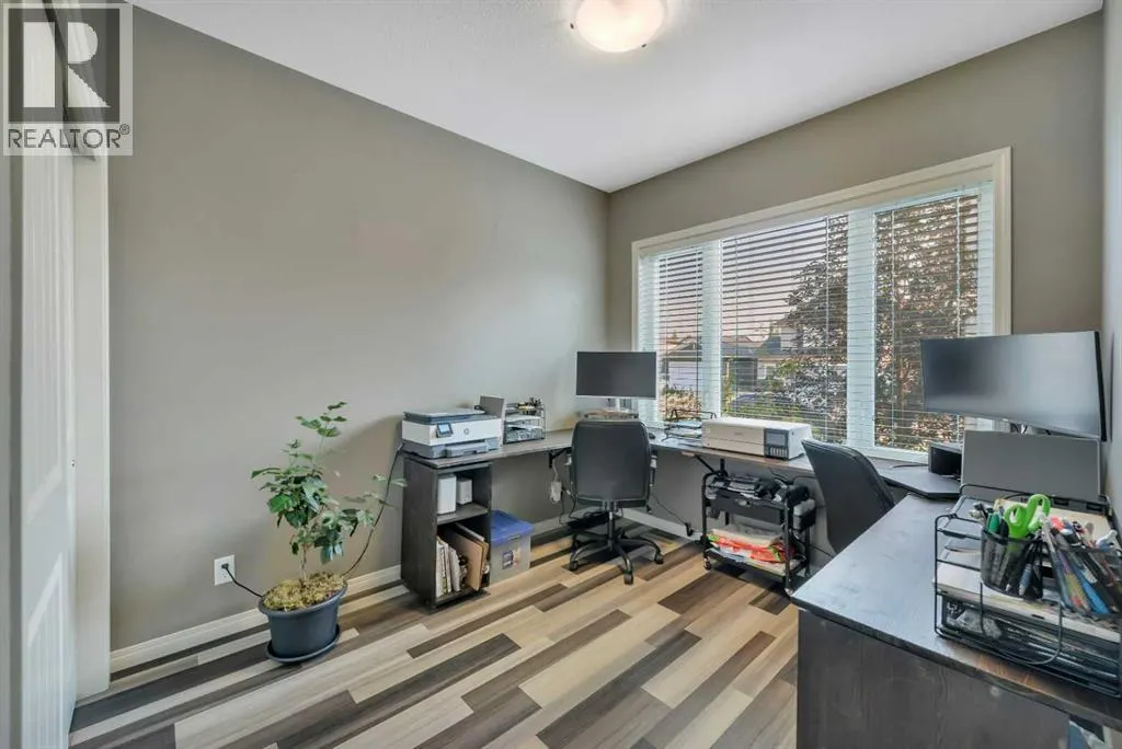 34 Leaside Crescent