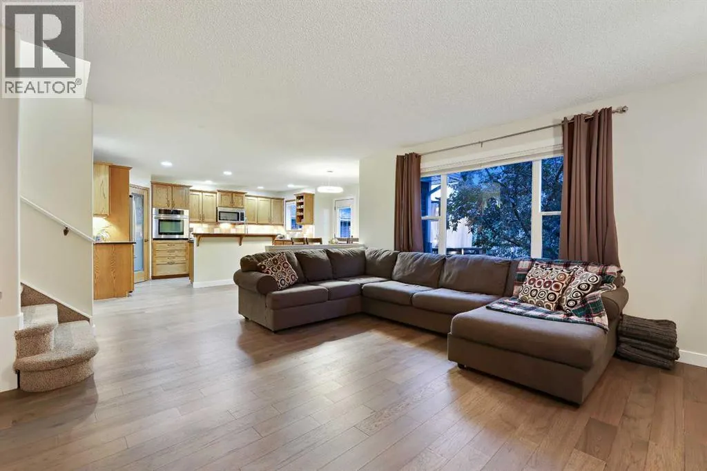 4 Lloyd Crescent NE