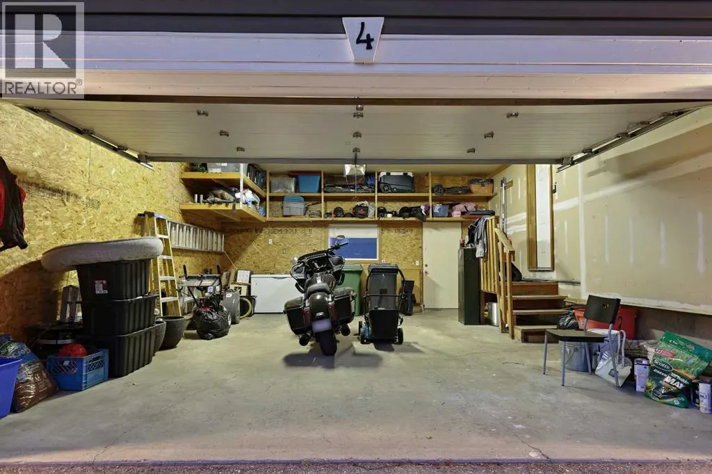 4 Lloyd Crescent NE
