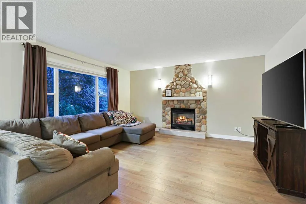 4 Lloyd Crescent NE