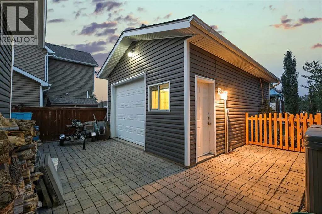 4 Lloyd Crescent NE