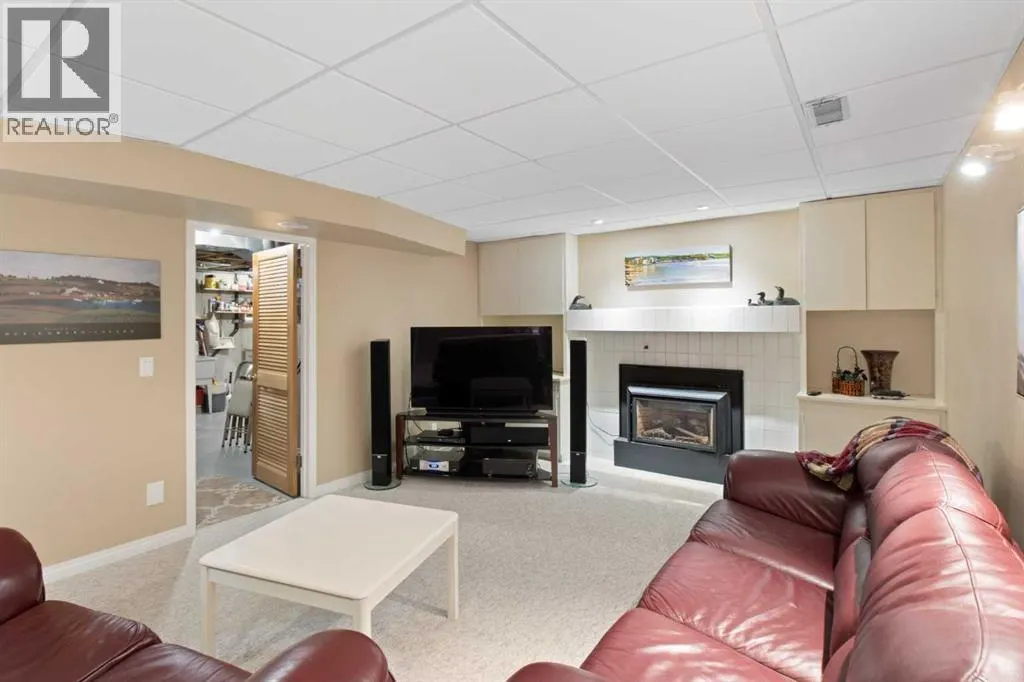 39 Woodgreen Drive SW