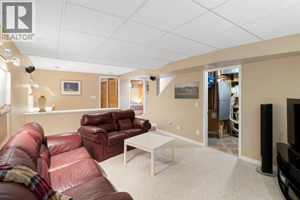39 Woodgreen Drive SW