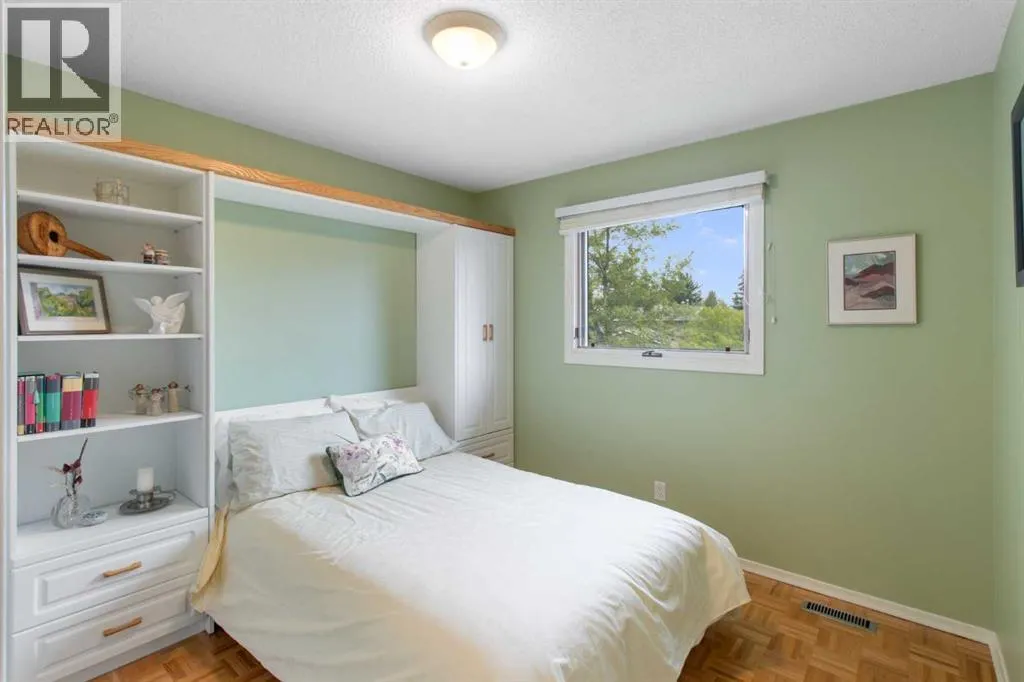 39 Woodgreen Drive SW