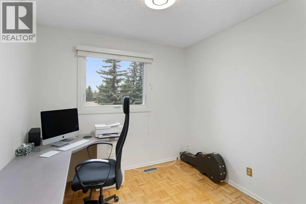 39 Woodgreen Drive SW