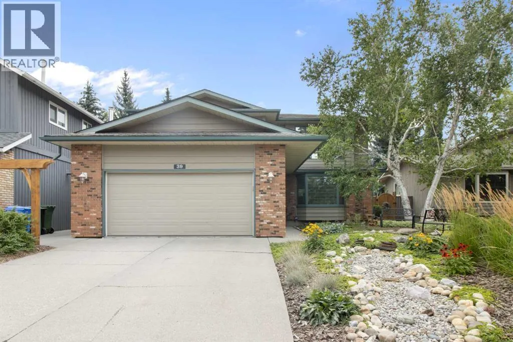 39 Woodgreen Drive SW