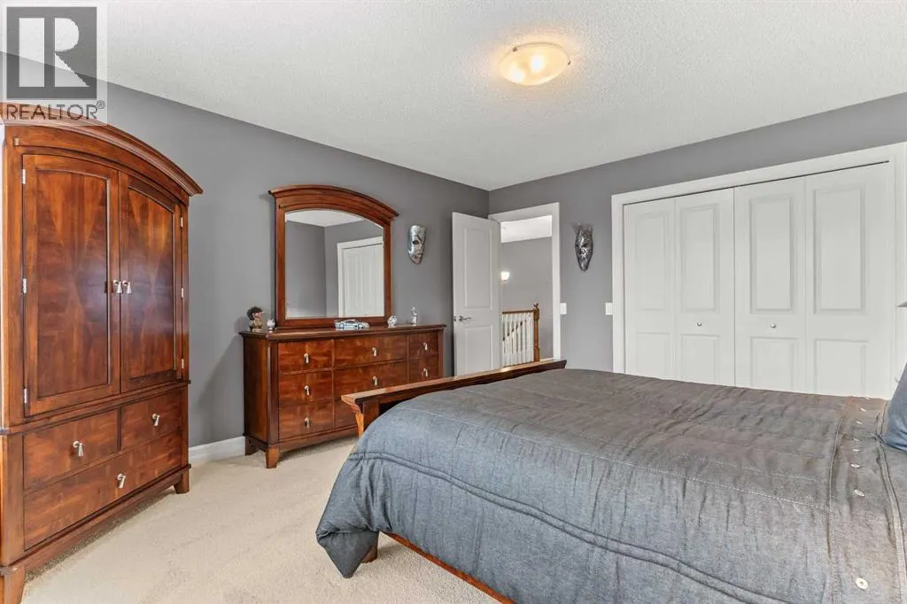 230 Mckenzie Lake Bay SE