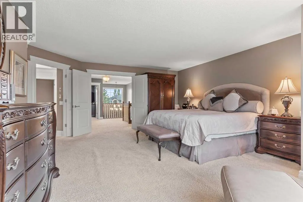 230 Mckenzie Lake Bay SE