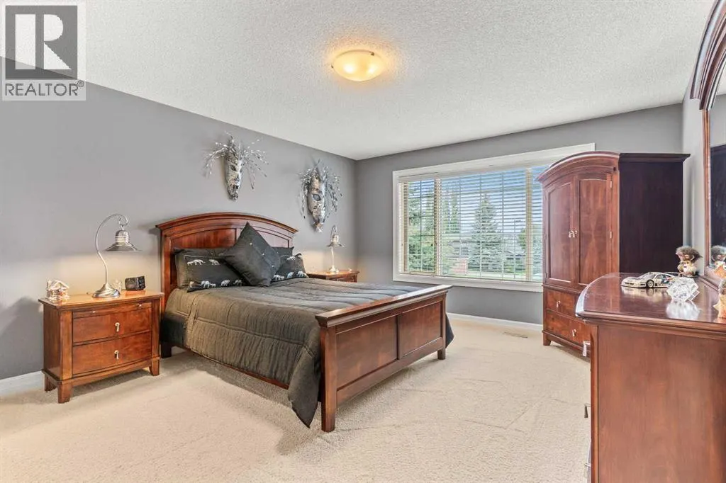 230 Mckenzie Lake Bay SE
