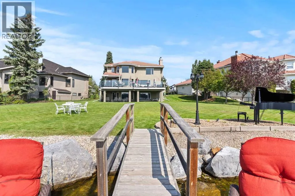 230 Mckenzie Lake Bay SE