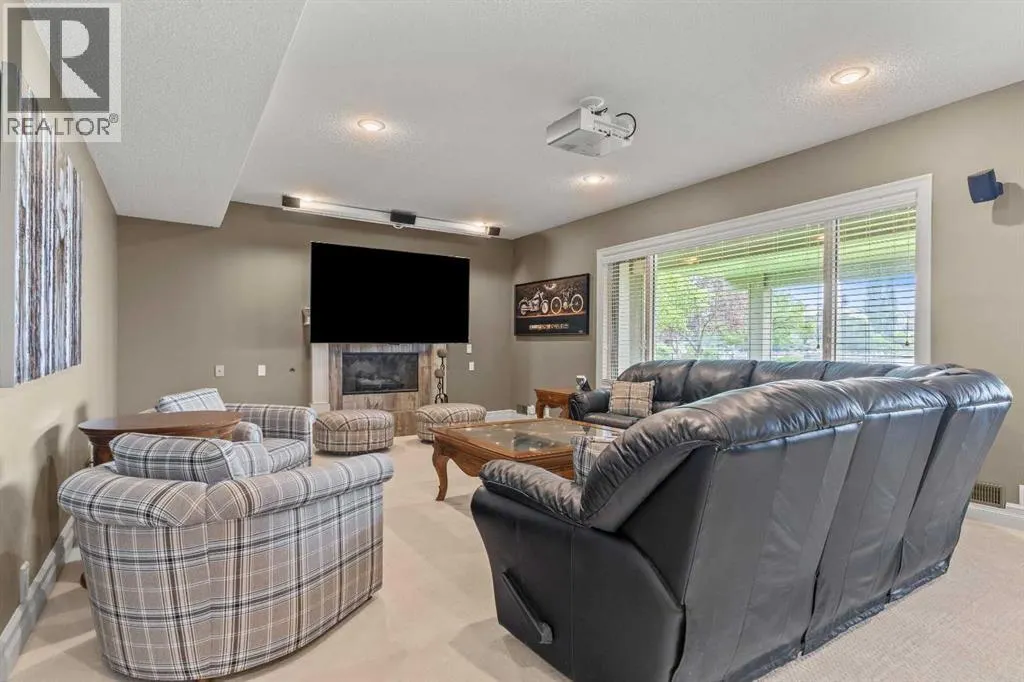 230 Mckenzie Lake Bay SE