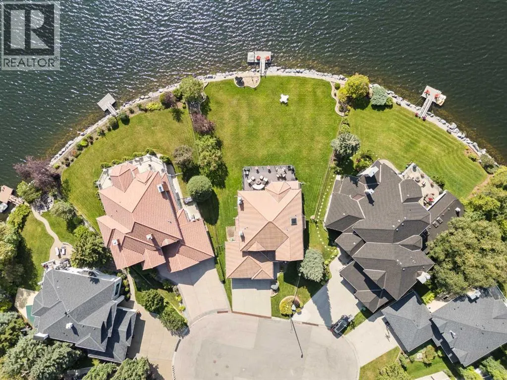 230 Mckenzie Lake Bay SE
