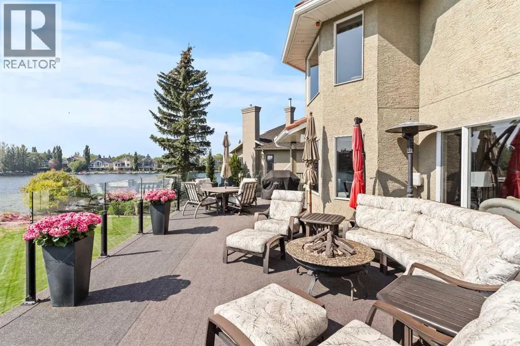 230 Mckenzie Lake Bay SE