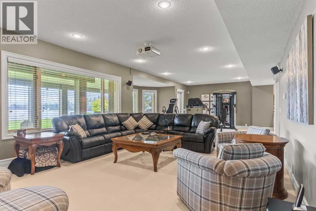 230 Mckenzie Lake Bay SE