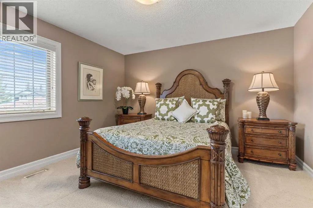 230 Mckenzie Lake Bay SE