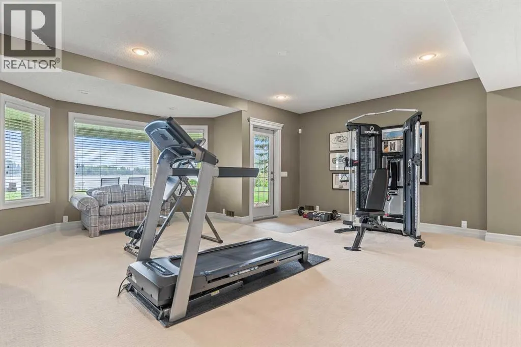 230 Mckenzie Lake Bay SE