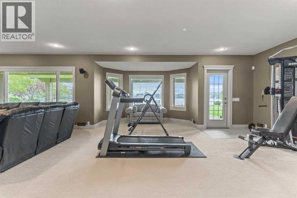 230 Mckenzie Lake Bay SE