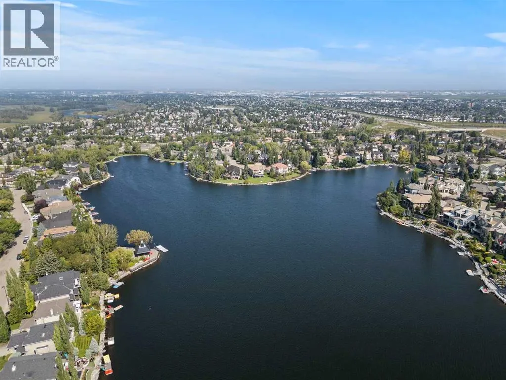 230 Mckenzie Lake Bay SE