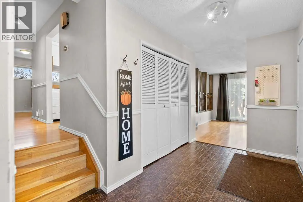 215 Ranchview Court NW