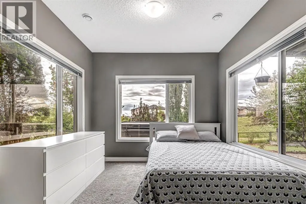 284 Kincora Heights NW