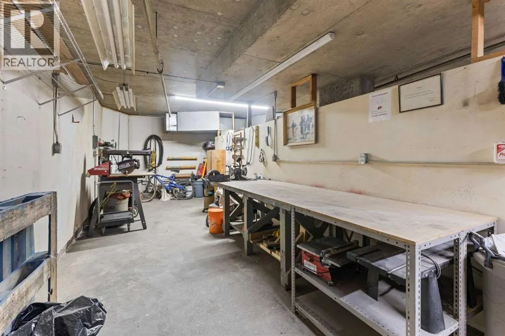 321, 200 Lincoln Way SW