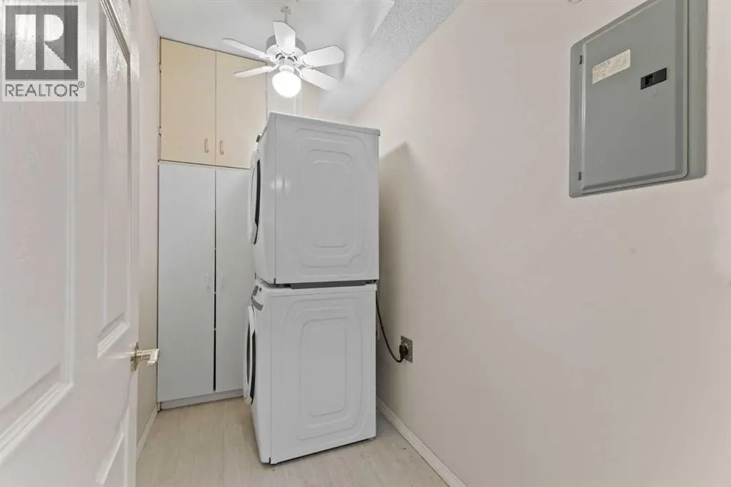 321, 200 Lincoln Way SW