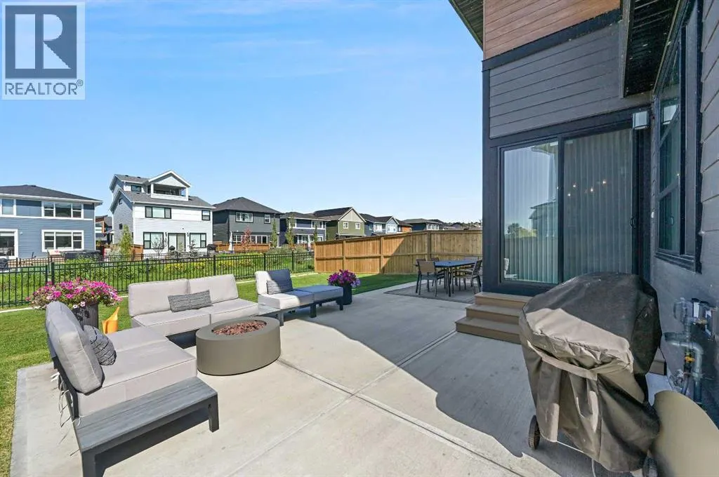 905 Cranbrook Gardens SE