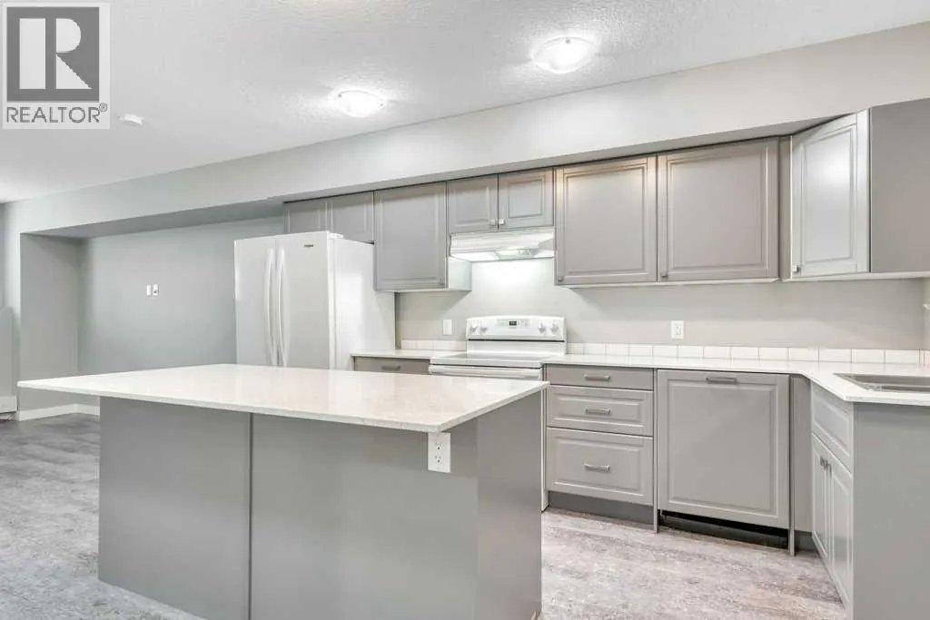 12, 606 Lakeside Boulevard